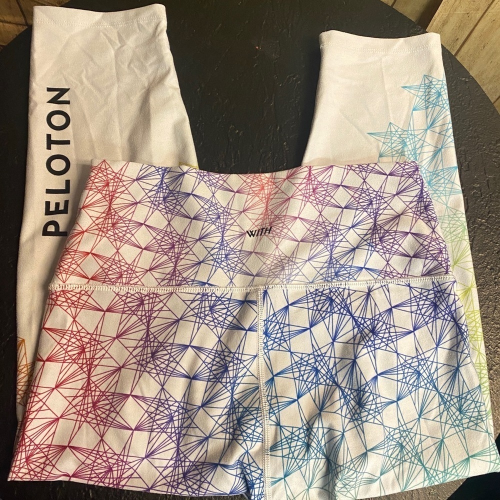 With/peloton capris